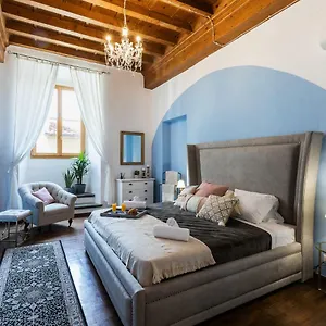 Historic Center Palace - Huge 4 Bedrooms Santa Croce - By Likehomeflorence Apartment Florence