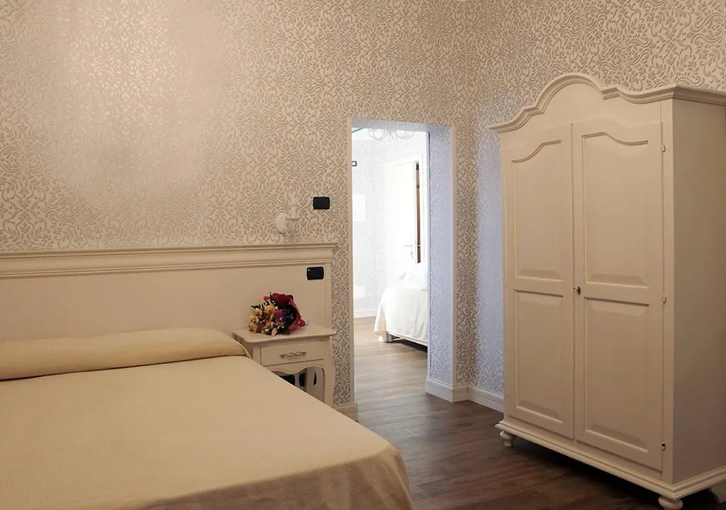 Charming Palace Santa Fosca Venice Guest house